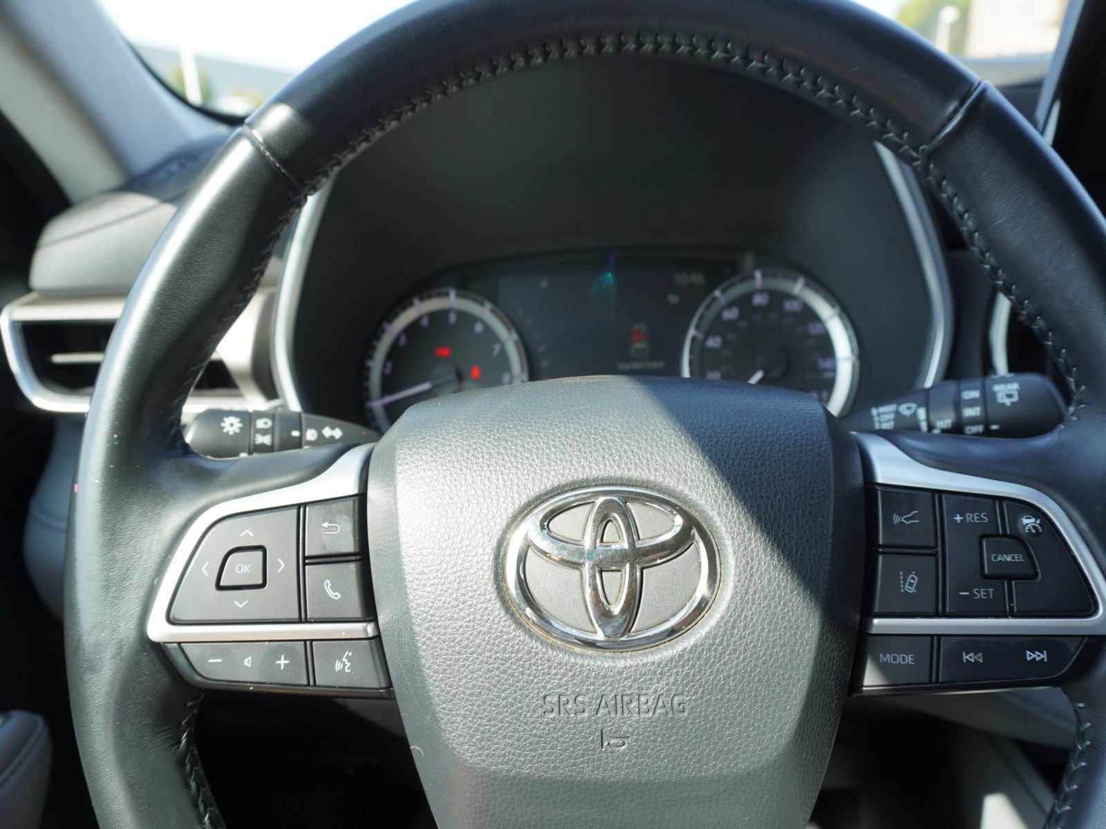 Used 2023 Toyota Highlander XLE AWD/4WD image 25