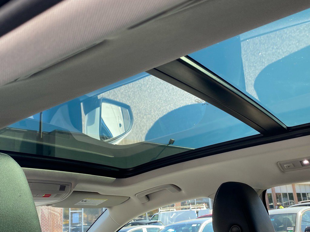 Used 2022 Volkswagen Taos SE w/ Panoramic Sunroof Package image 20