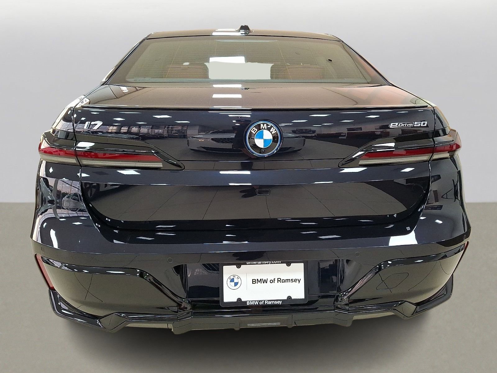 Used 2025 BMW i7 eDrive50 w/ M Sport Package RWD image 5