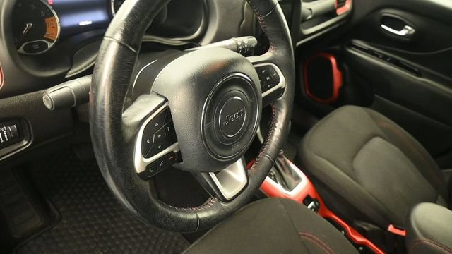 Used 2021 Jeep Renegade Trailhawk AWD/4WD image 15