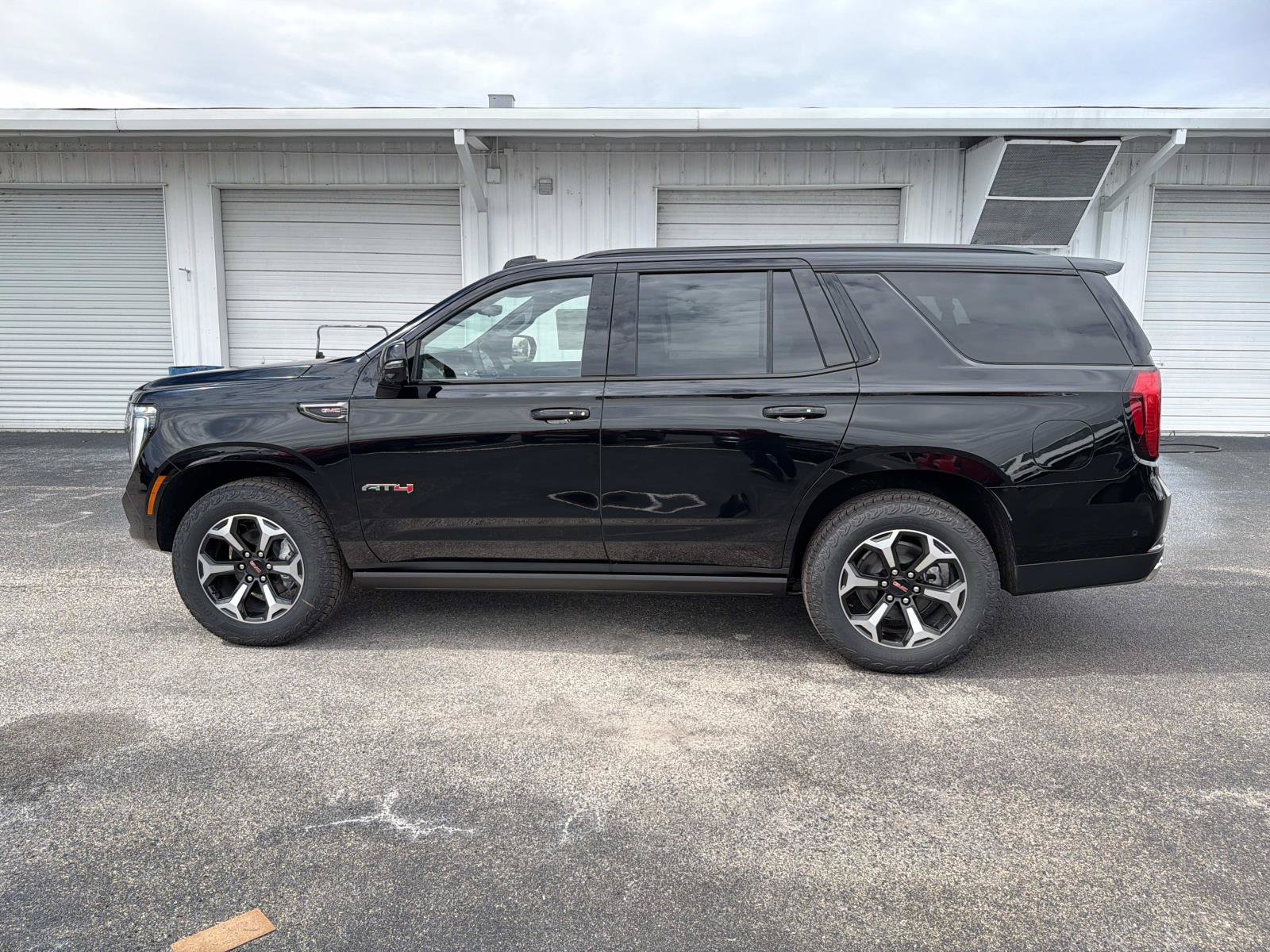 New 2026 GMC Yukon AT4 w/ AT4 Premium Plus Package AWD/4WD image 6