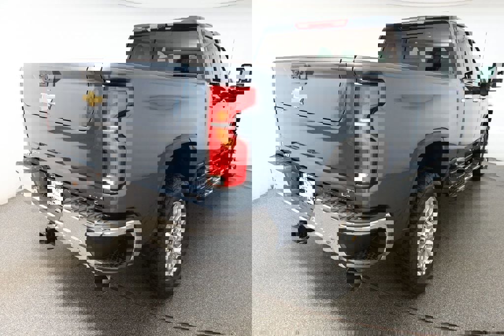 Used 2025 Chevrolet Silverado 3500 LTZ w/ LTZ Premium Package image 4