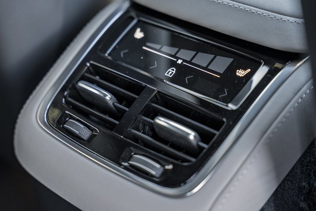 New 2026 Volvo XC90 B6 Plus w/ Protection Package Premier image 31
