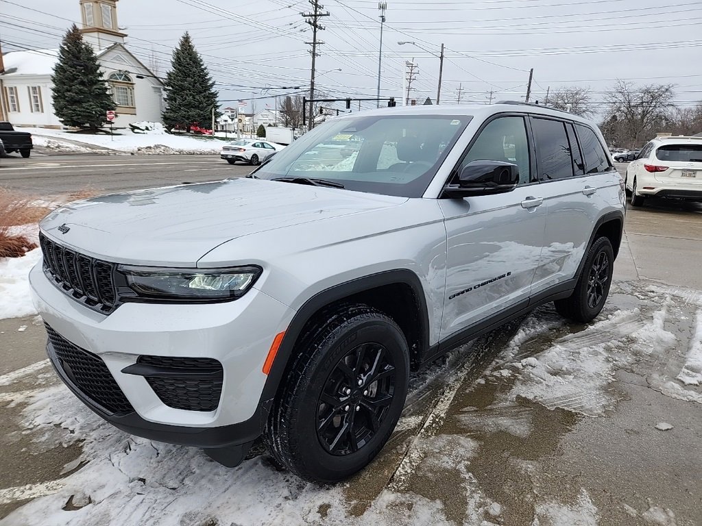 Certified 2024 Jeep Grand Cherokee Altitude image 7