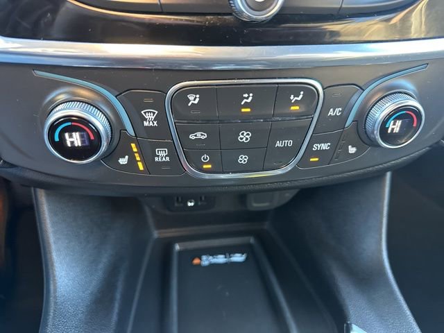 Used 2023 Chevrolet Traverse LT image 21