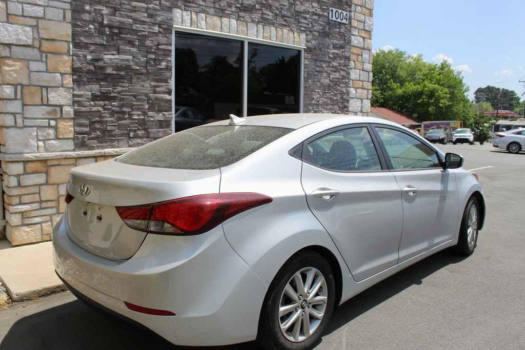 Used 2015 Hyundai Elantra SE w/ Option Group 02 FWD image 5