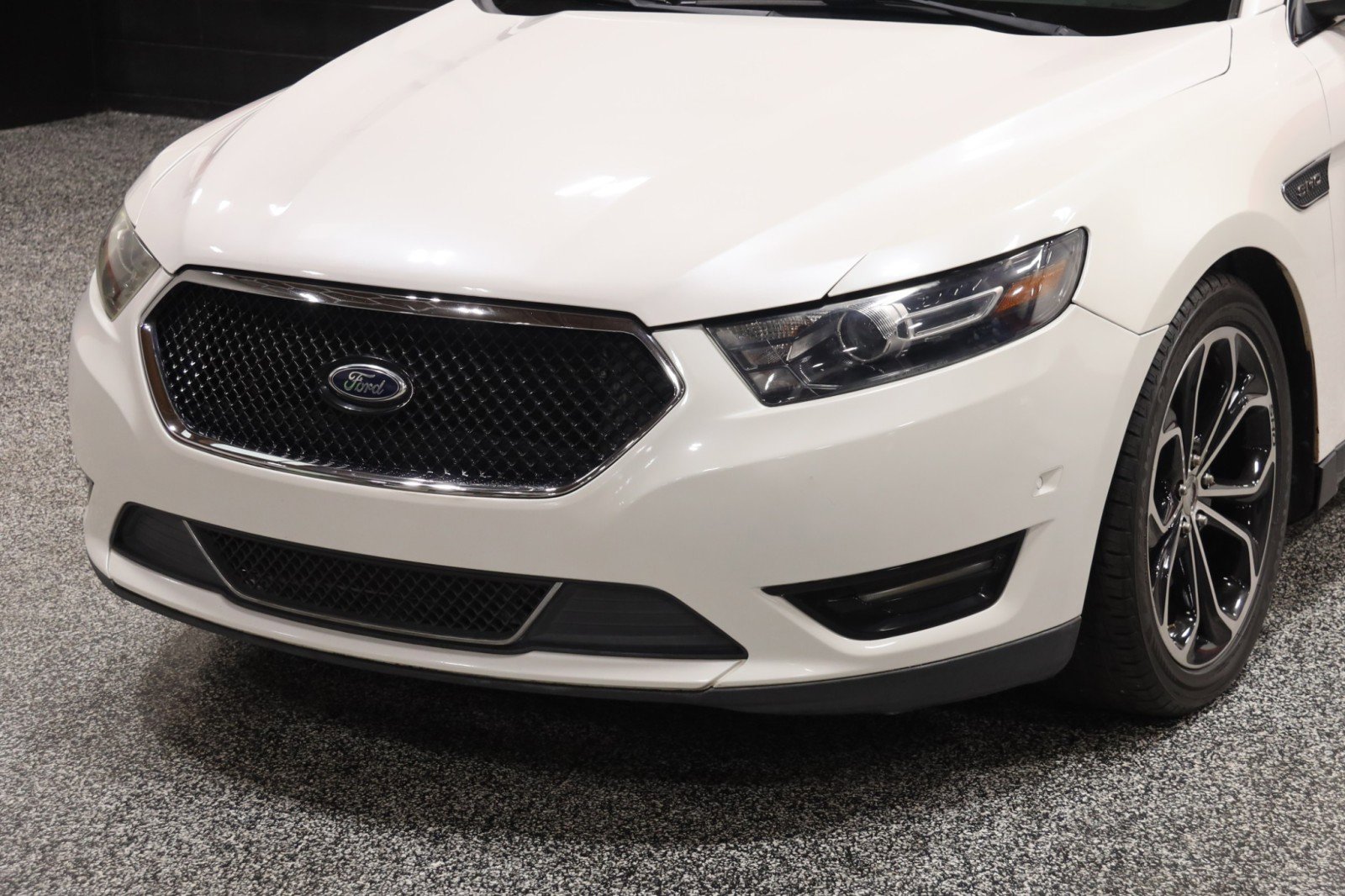 Used 2013 Ford Taurus SHO image 13