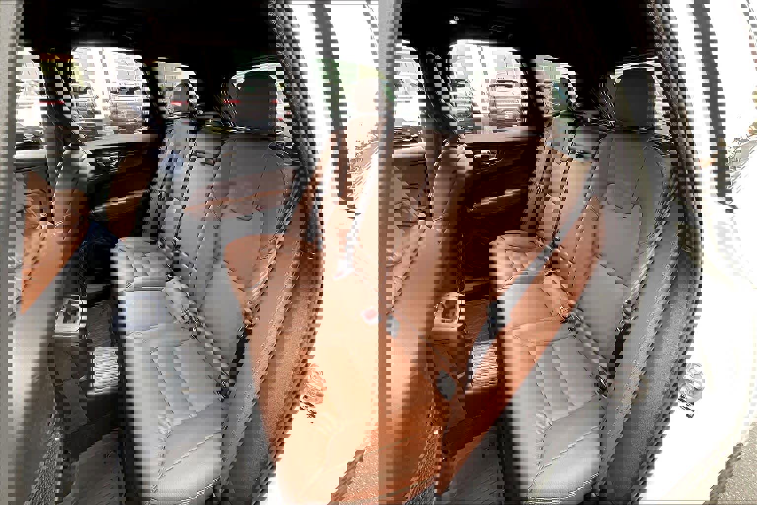 Used 2025 Volvo XC60 T8 Plus w/ Protection Package Premier image 28