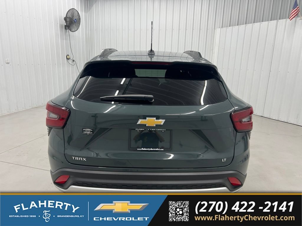 Used 2025 Chevrolet Trax LT FWD image 4