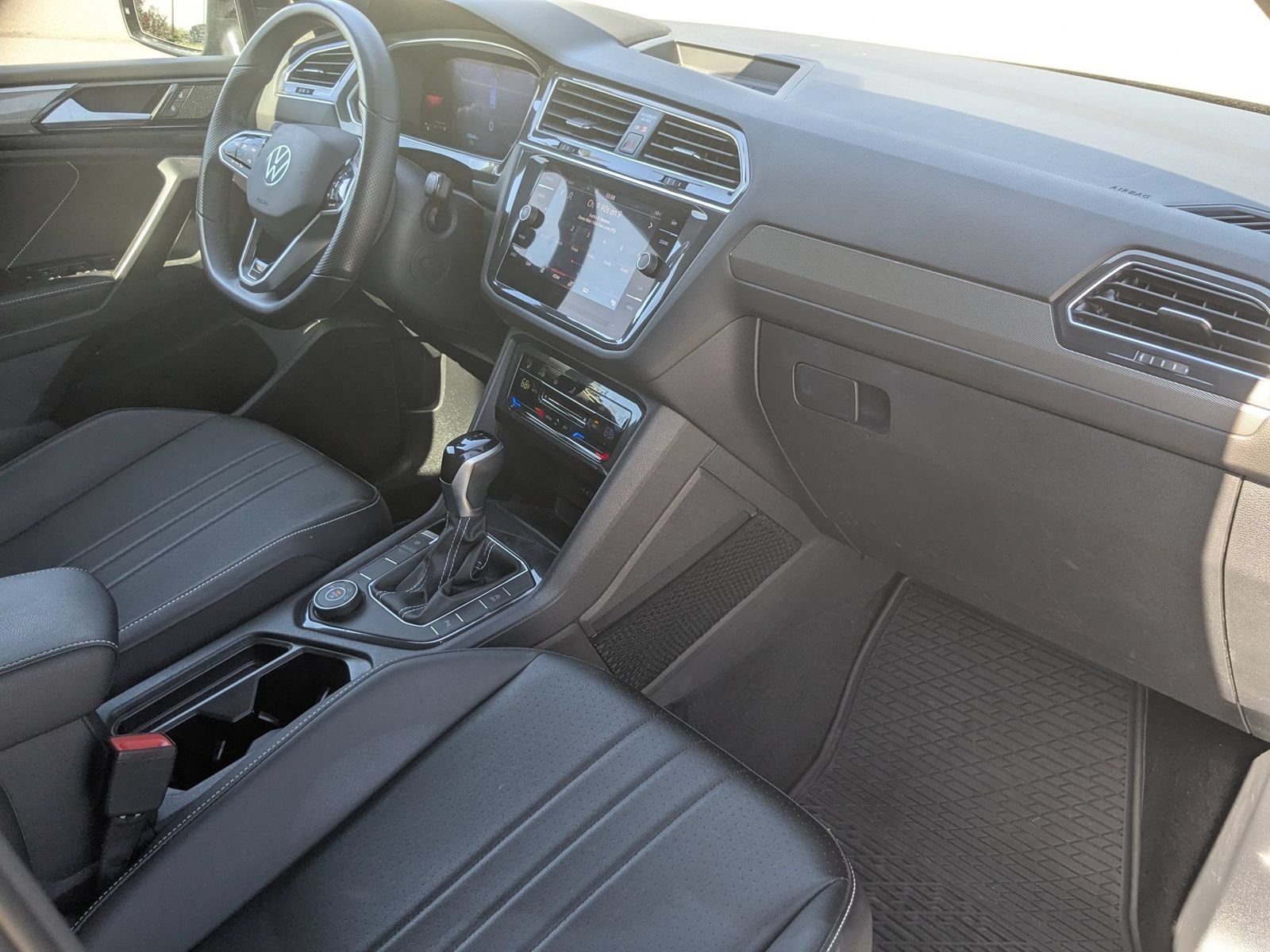 Used 2023 Volkswagen Tiguan SE R-Line AWD/4WD image 39
