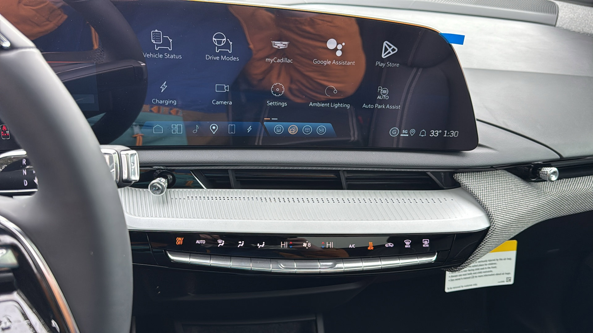 New 2026 Cadillac Optiq Luxury 2 image 18