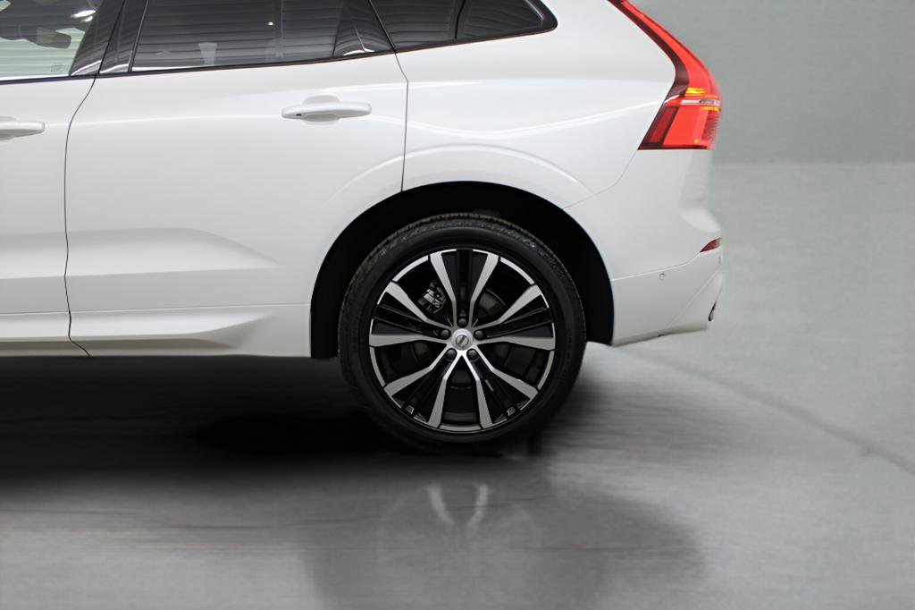 Used 2025 Volvo XC60 B5 Ultra image 14