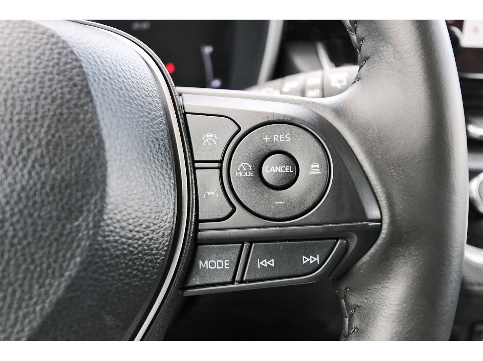 Used 2024 Toyota Corolla Cross XLE w/ Convenience Package image 16