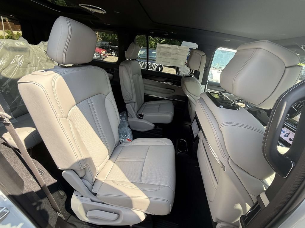 New 2026 Jeep Grand Wagoneer Summit w/ Premium Group III AWD/4WD image 10