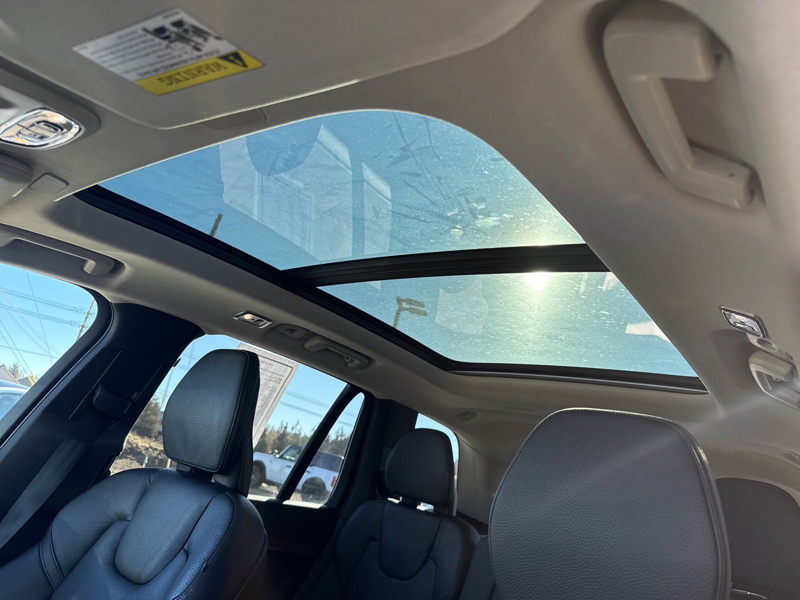 Used 2022 Volvo XC90 T6 Momentum w/ Advanced Package image 28