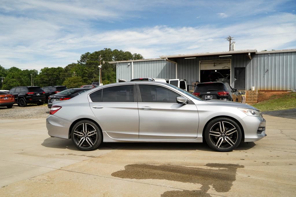 Used 2017 Honda Accord Sport Special Edition image 3
