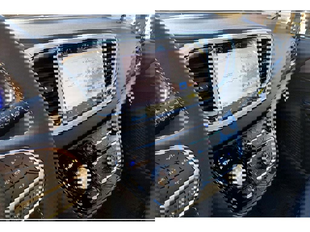 New 2026 Chrysler Voyager LX image 8