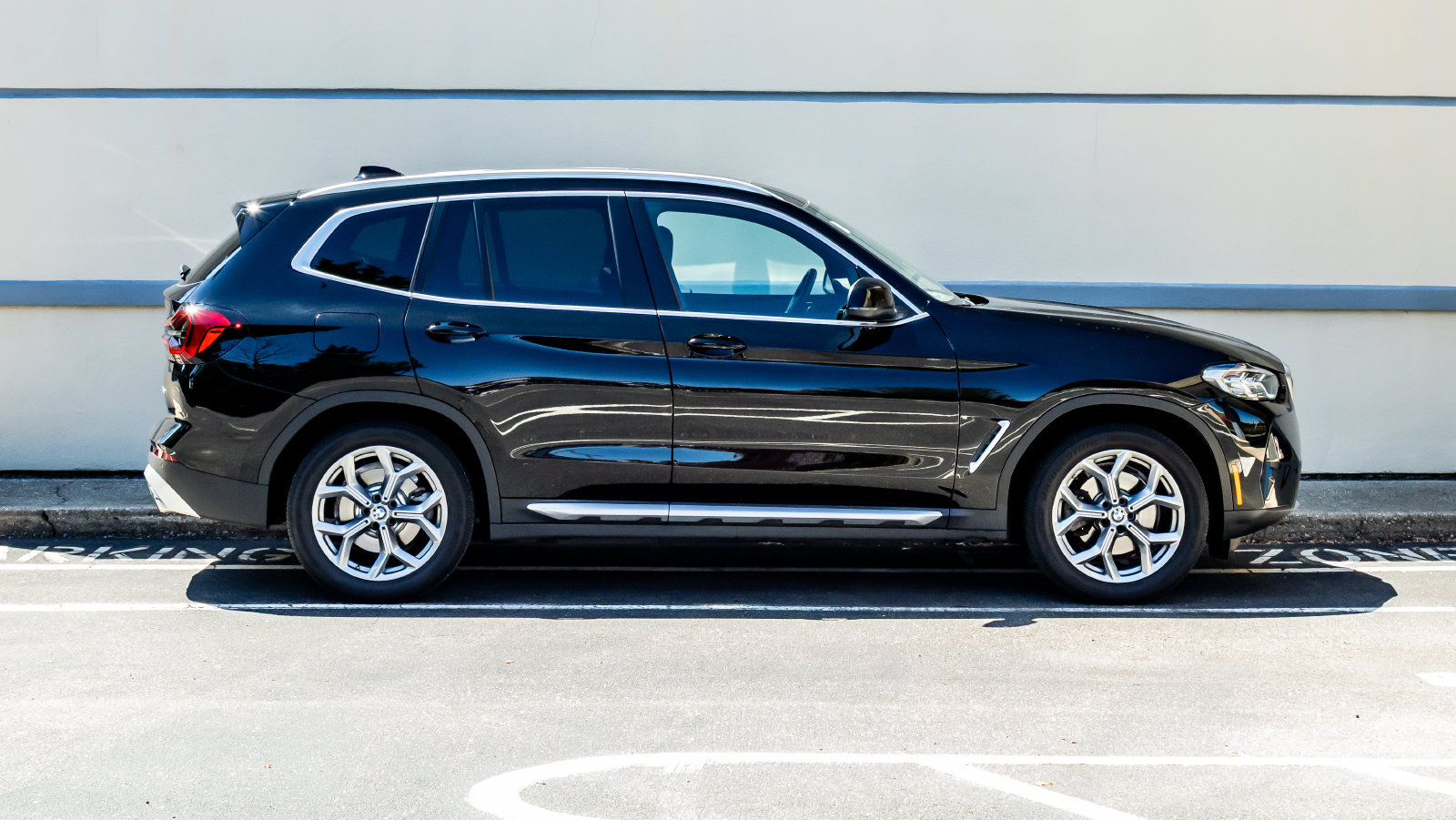 Used 2023 BMW X3 xDrive30i w/ Convenience Package AWD/4WD image 9