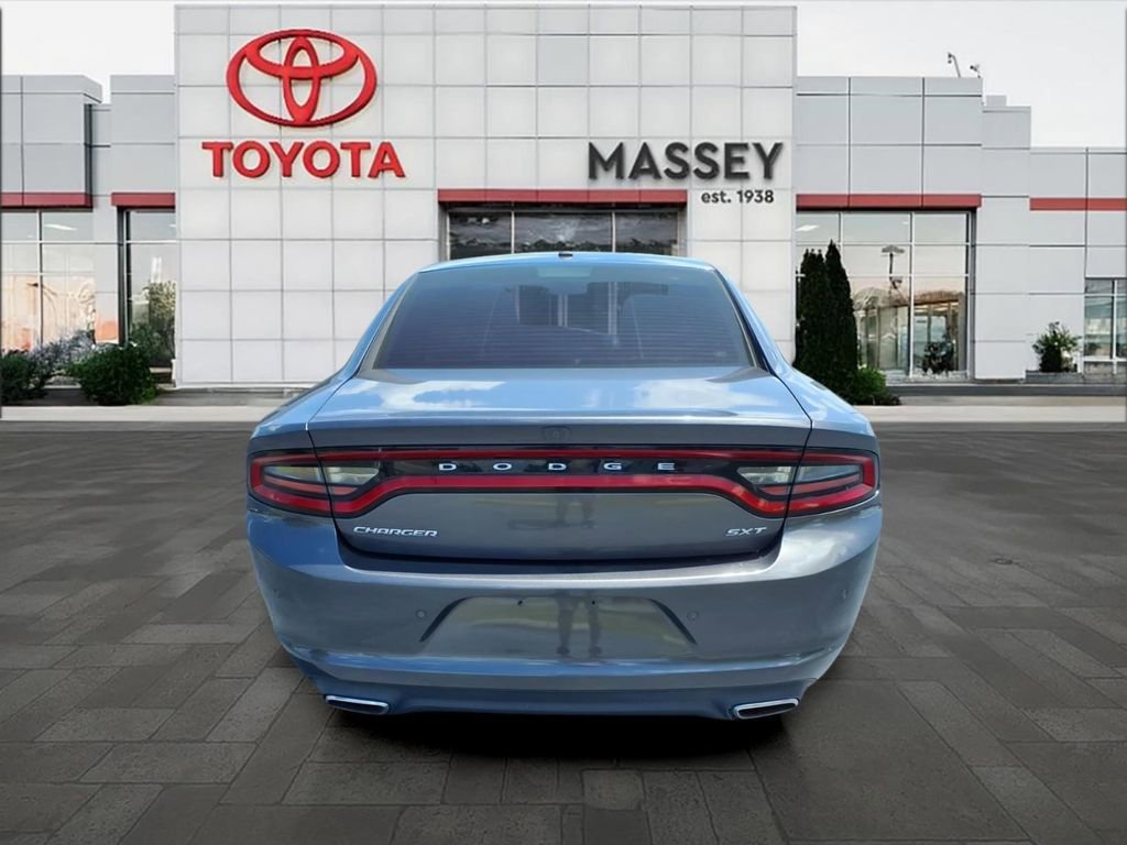Used 2018 Dodge Charger SXT RWD image 4