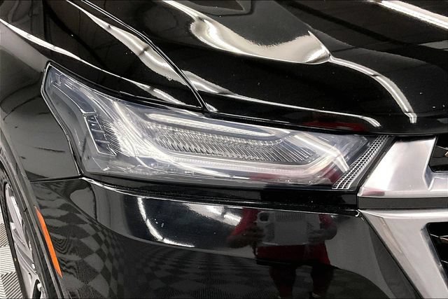 Used 2023 Chevrolet Traverse High Country FWD image 36