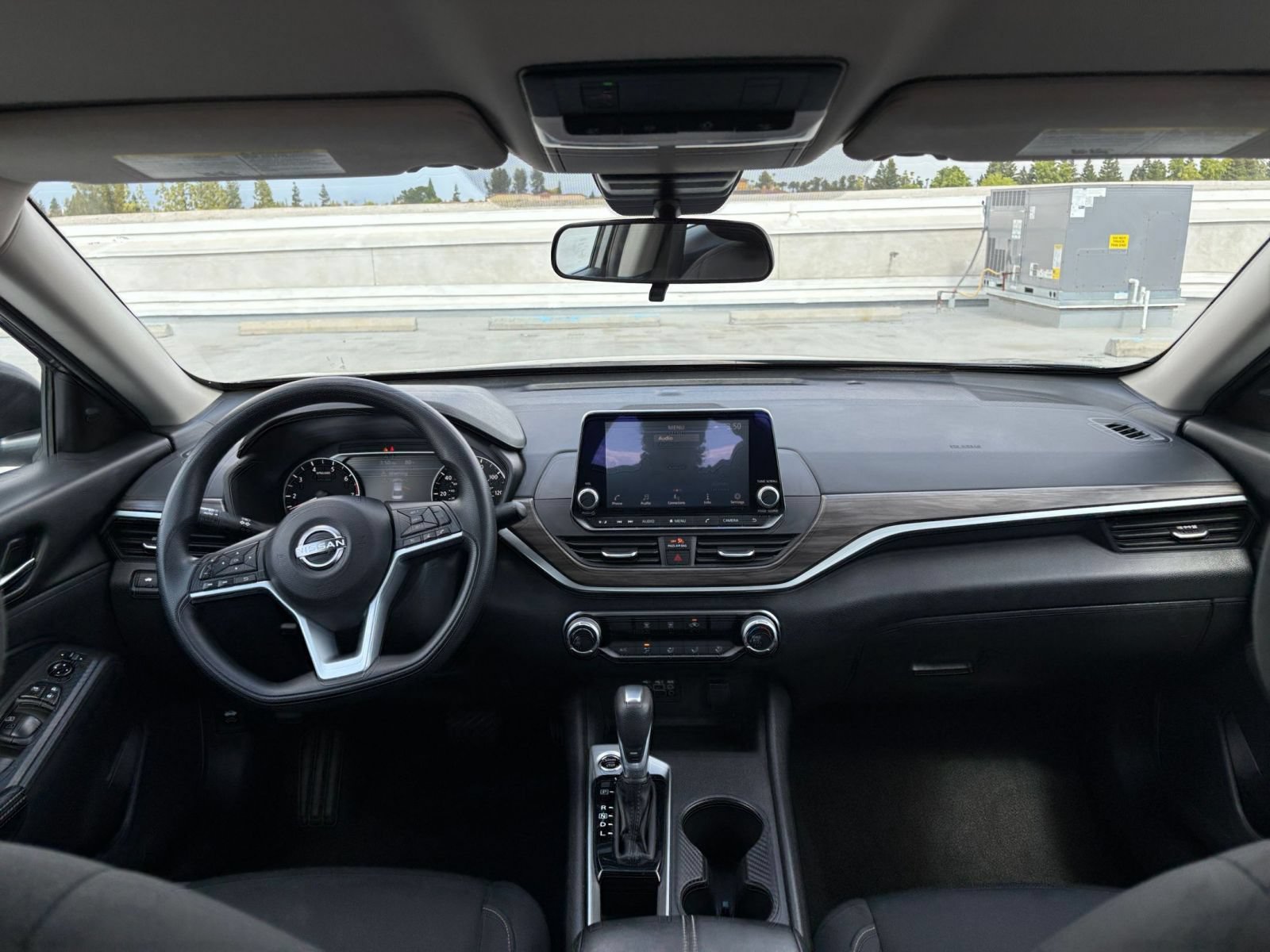 Used 2025 Nissan Altima 2.5 SV FWD image 32