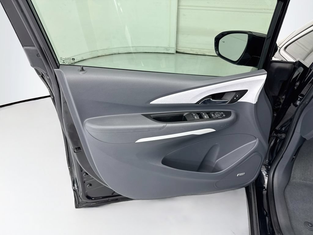 Used 2019 Chevrolet Bolt Premier w/ Infotainment Package FWD image 22