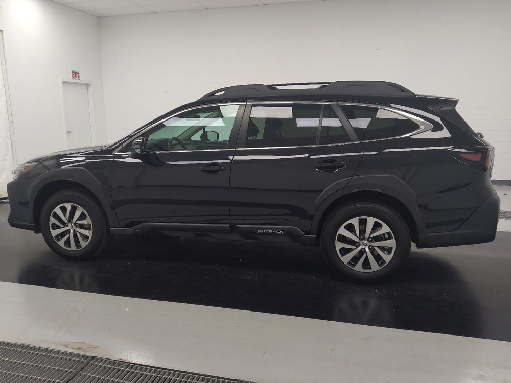 Used 2023 Subaru Outback Premium AWD/4WD image 3