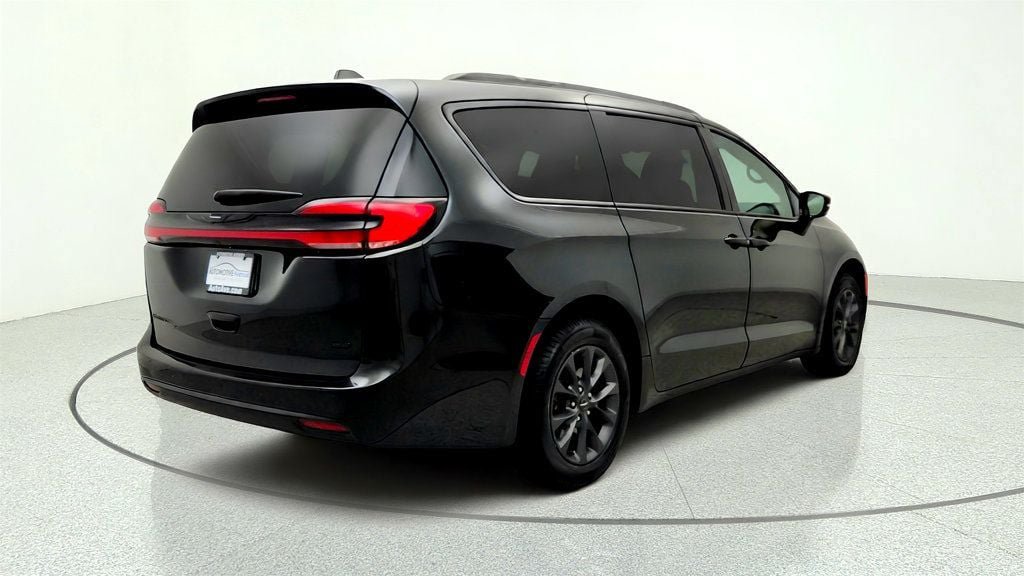 Used 2021 Chrysler Pacifica Touring-L w/ Premium & Safety Sphere Group AWD/4WD image 5