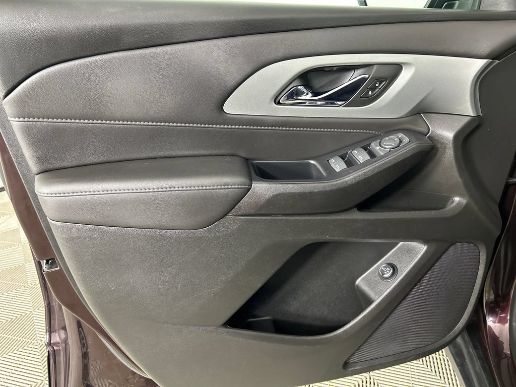 Used 2022 Chevrolet Traverse LT FWD image 11