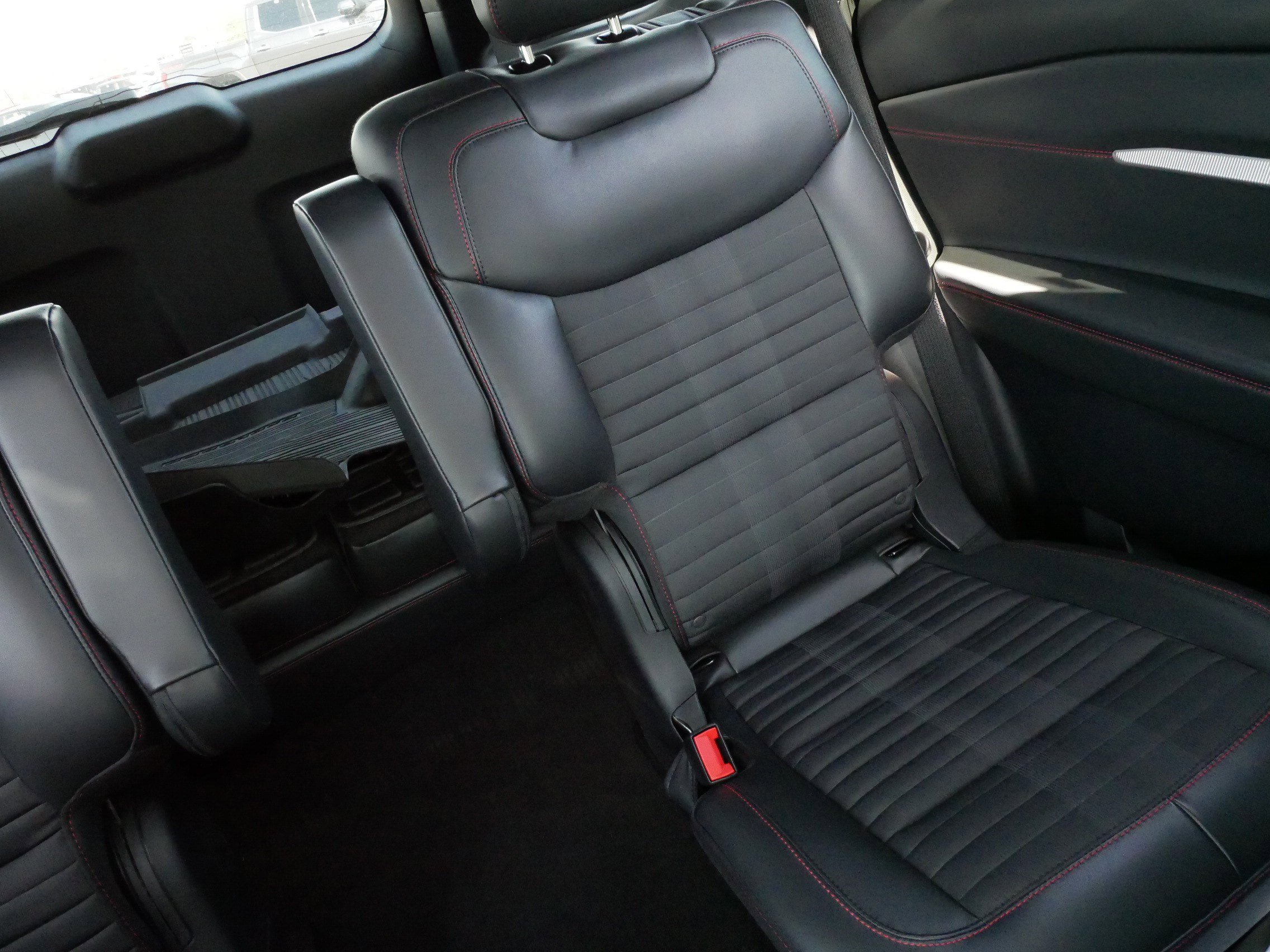 Used 2025 Ford Explorer ST-Line w/ Premium Package AWD/4WD image 14