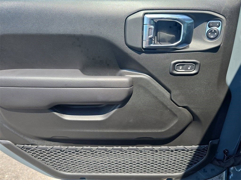 New 2025 Jeep Gladiator Sport image 12