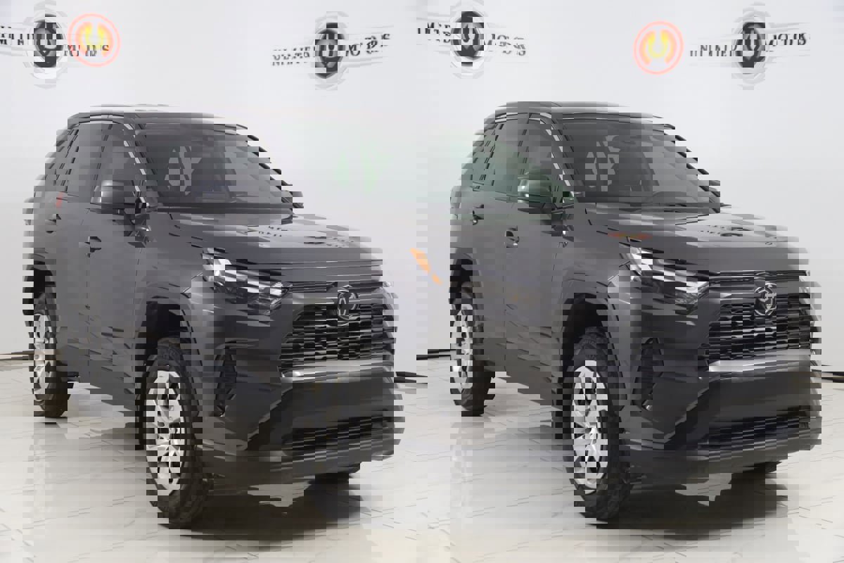 Used 2024 Toyota RAV4 LE FWD image 17
