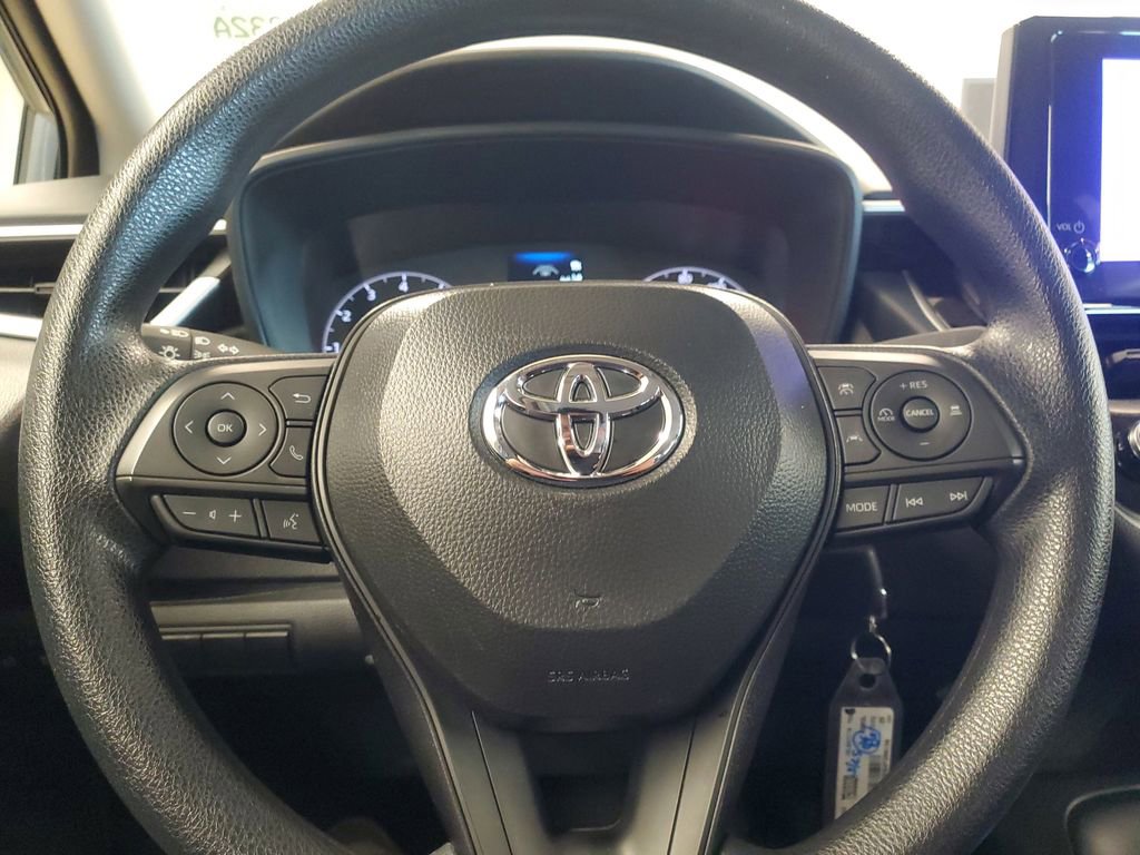 Used 2025 Toyota Corolla LE image 19