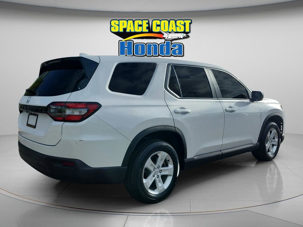 Used 2023 Honda Pilot LX image 3