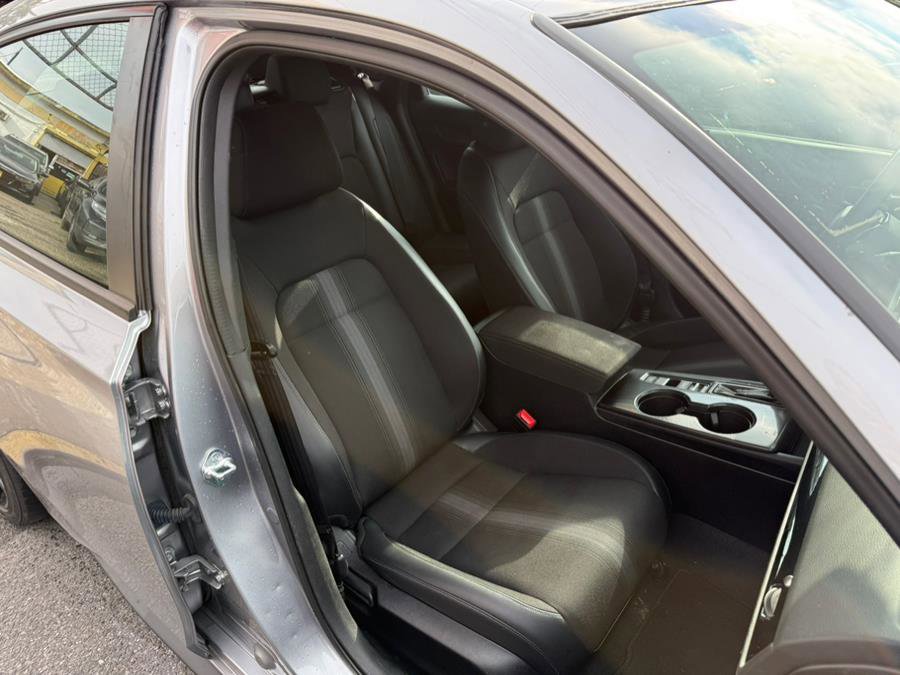 Used 2023 Honda Civic Sport image 8