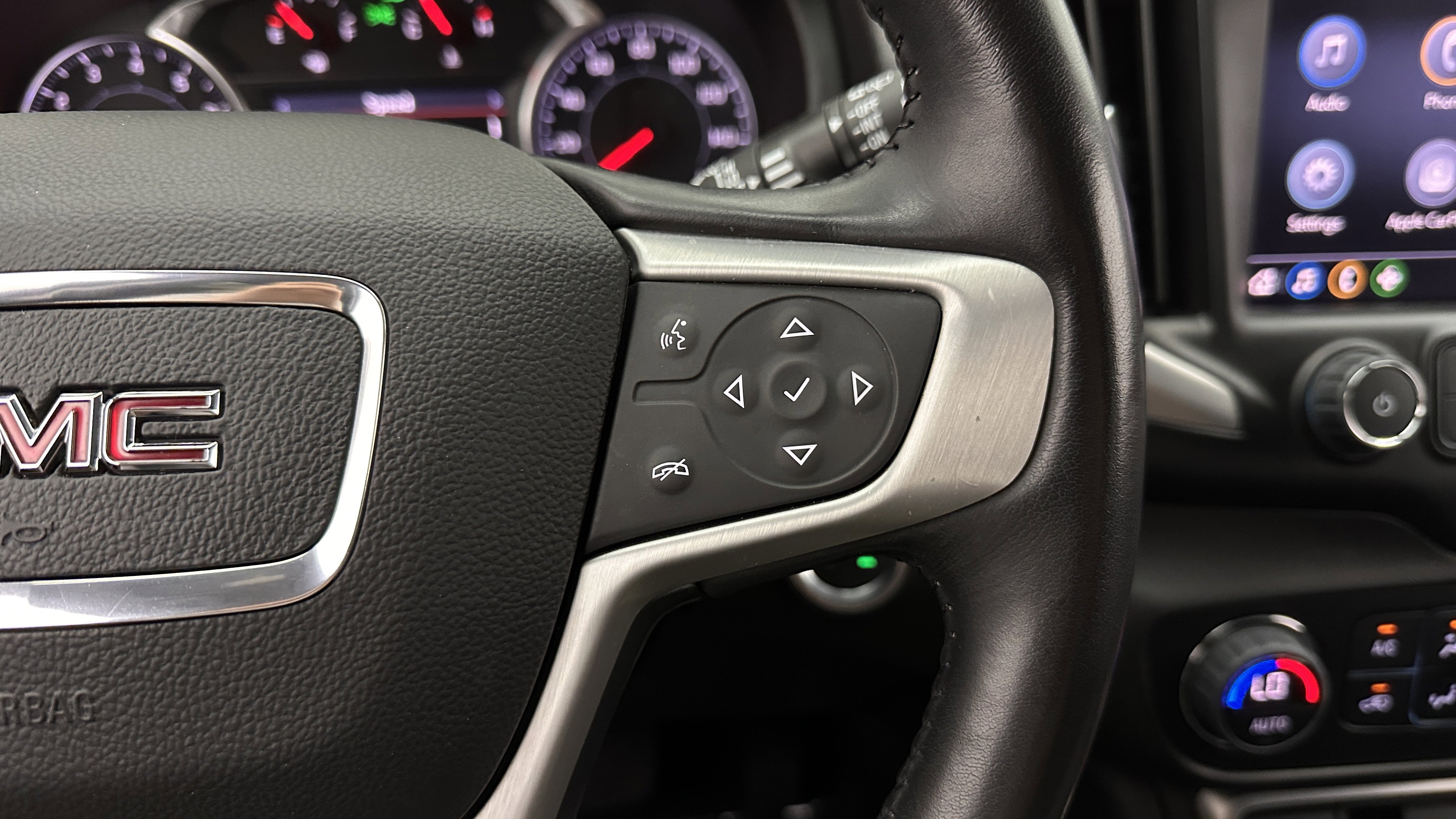 Used 2022 GMC Terrain SLT image 23