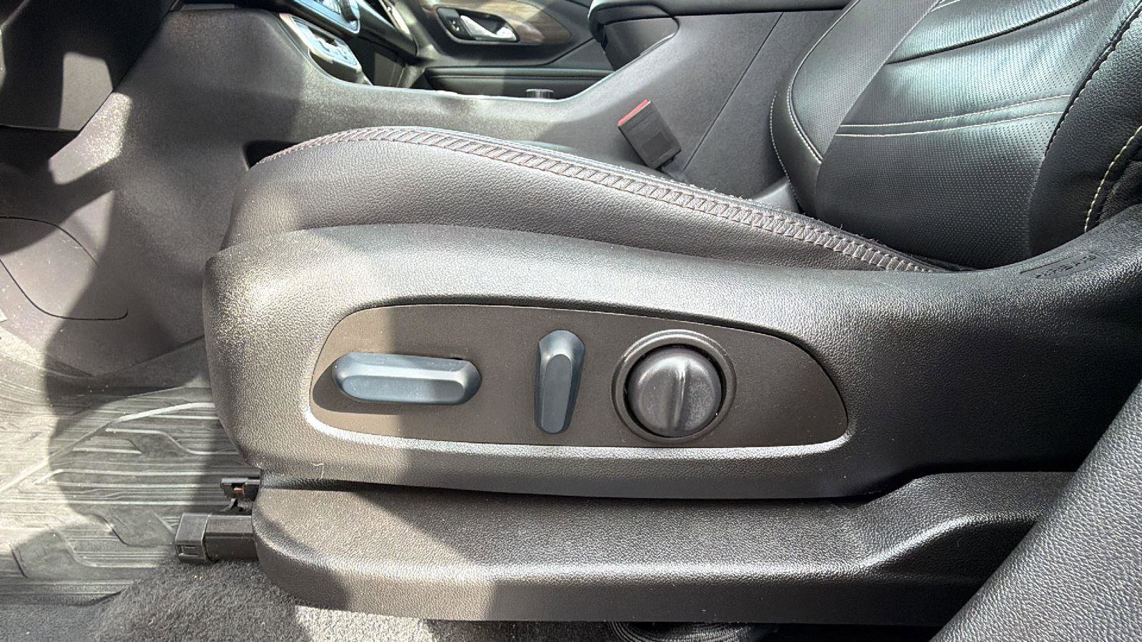 Used 2023 GMC Terrain Denali image 18