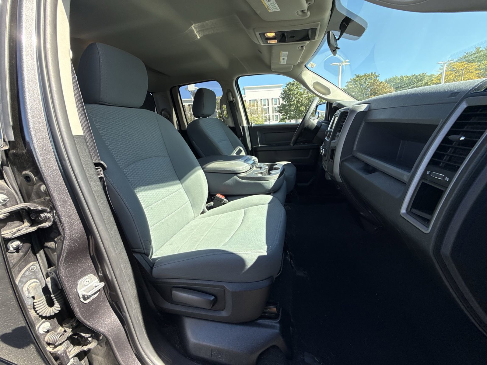 Used 2017 RAM 1500 Express AWD/4WD image 25