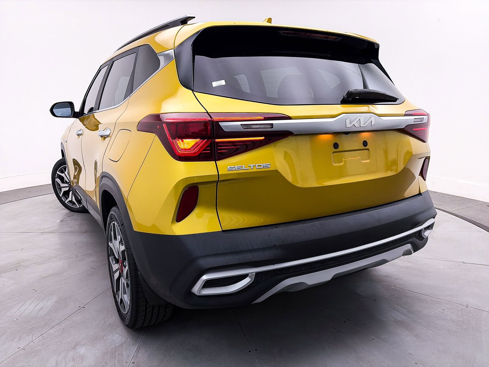 Used 2022 Kia Seltos SX w/ Sunroof Package image 10