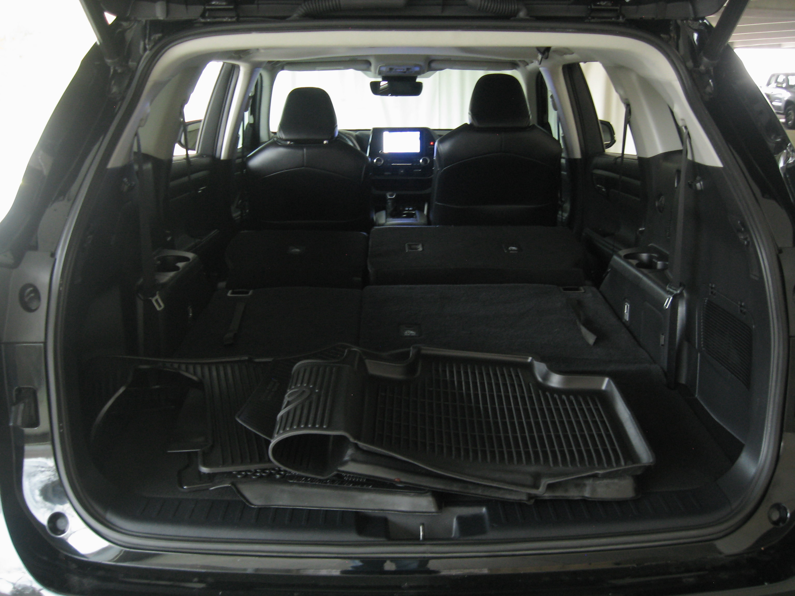 Used 2023 Toyota Highlander XLE image 25