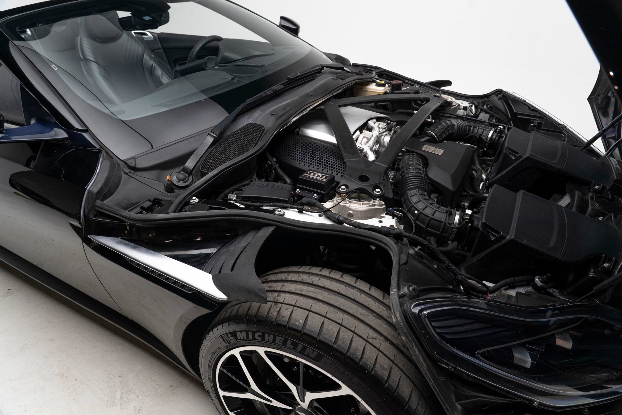 Used 2020 Aston Martin DB11 Volante RWD image 53