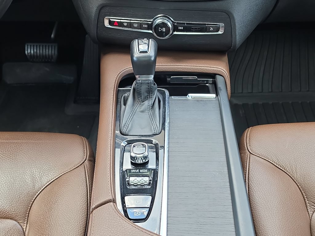 Used 2020 Volvo XC90 T6 Momentum w/ Protection Package AWD/4WD image 19