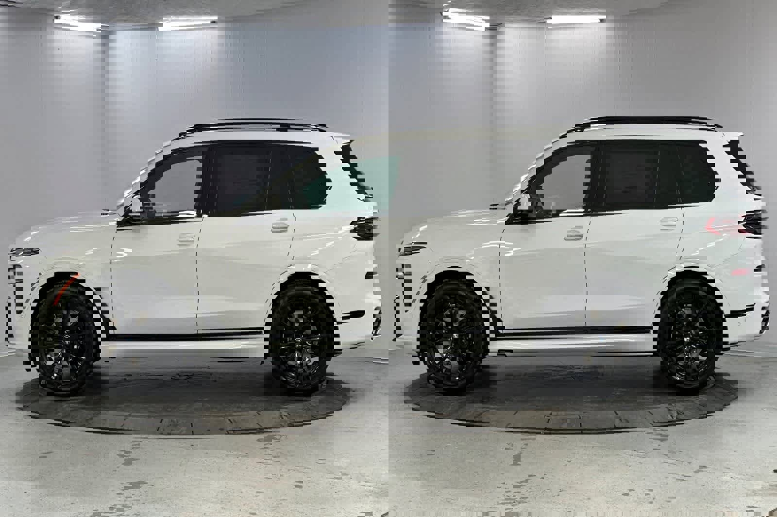 Used 2026 BMW X7 xDrive40i w/ M Sport Package image 5