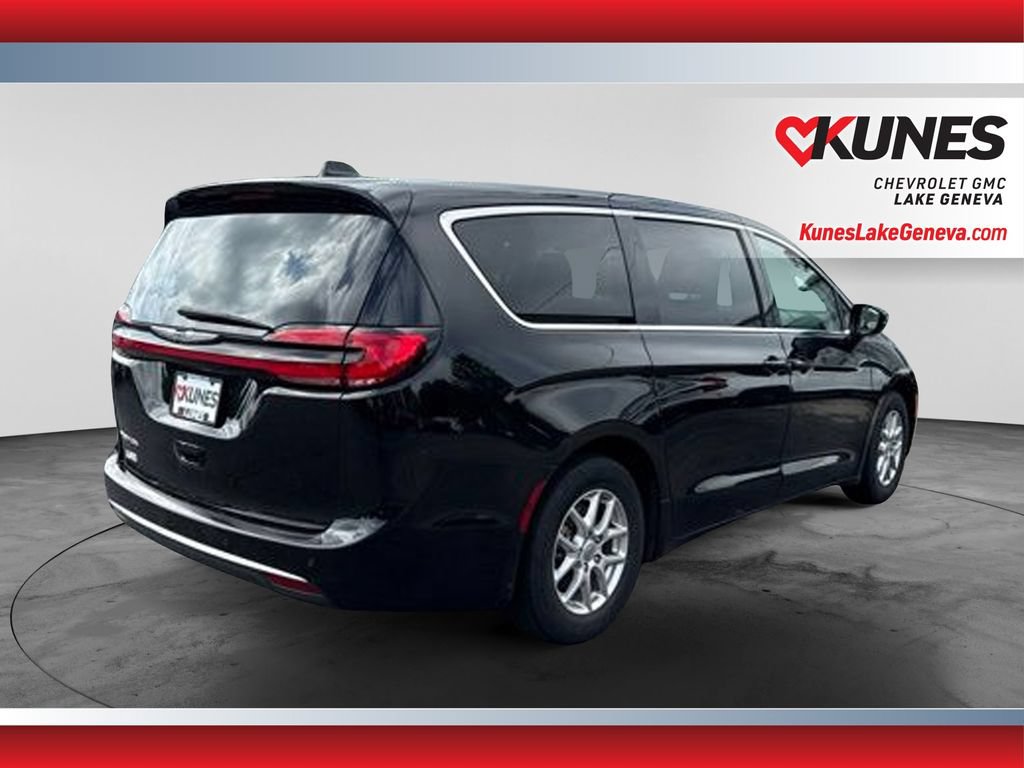 Used 2024 Chrysler Pacifica Touring-L FWD image 5