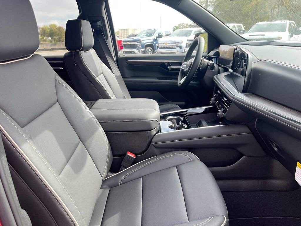 New 2026 Chevrolet Suburban Premier w/ Sun And Tow Package AWD/4WD image 10