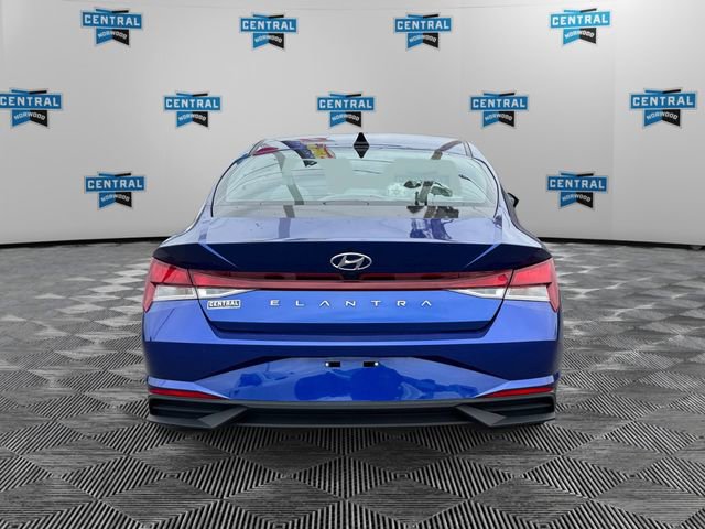 Used 2023 Hyundai Elantra SEL image 4