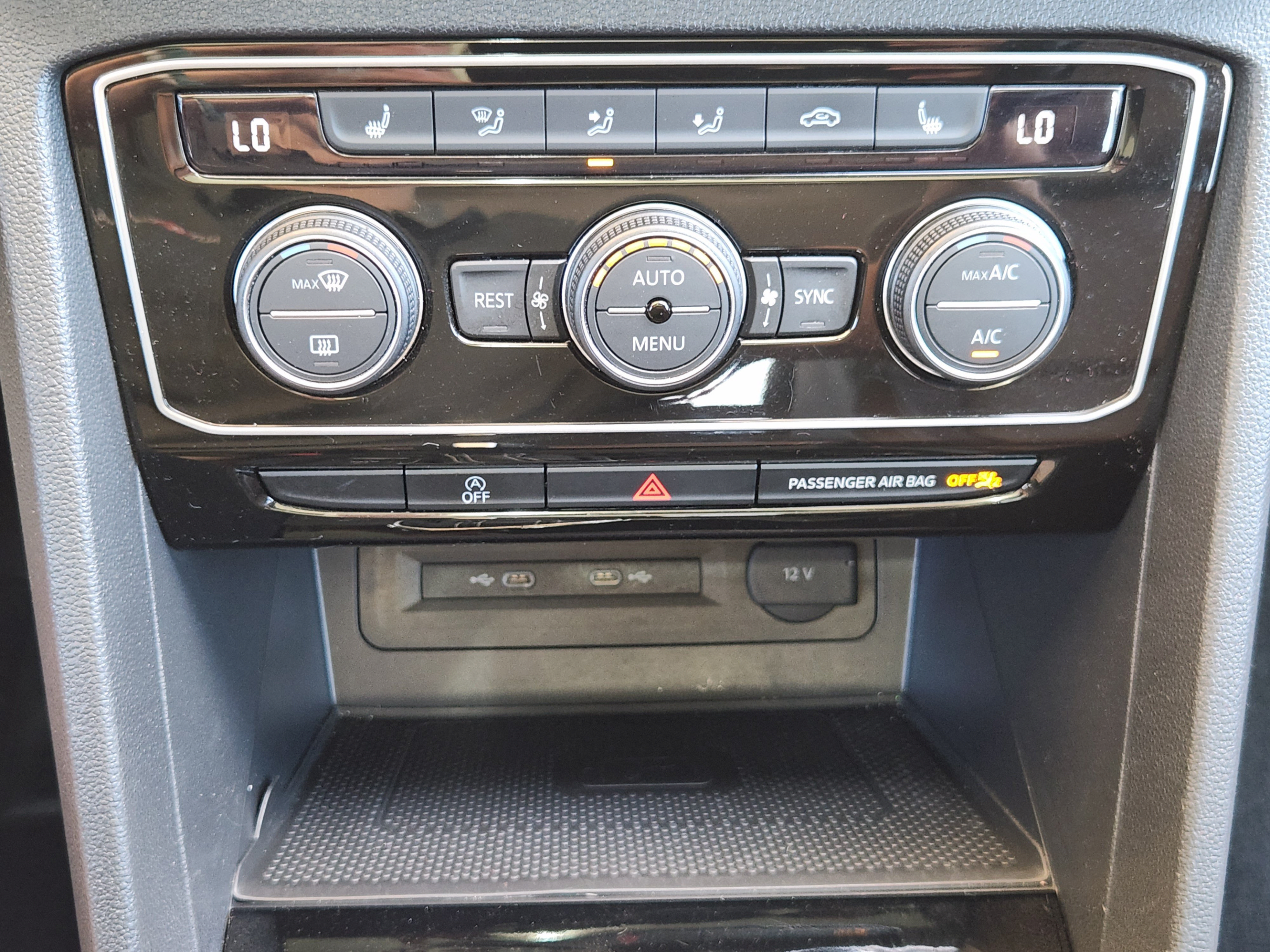 Used 2022 Volkswagen Atlas SE w/ Panoramic Sunroof Package FWD image 17