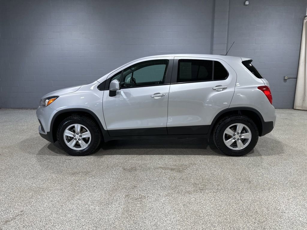 Used 2022 Chevrolet Trax LS w/ Tint and Cruise Package AWD/4WD image 5