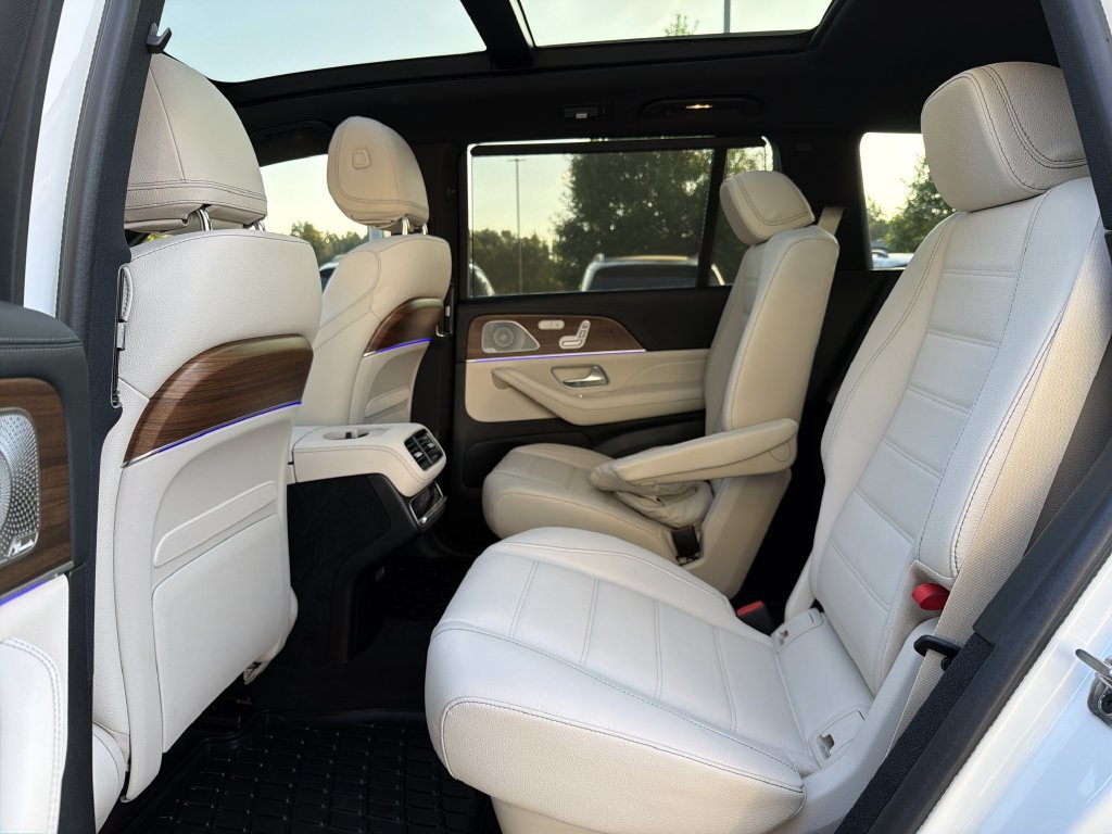 Used 2025 Mercedes-Benz GLS 580 4MATIC image 13