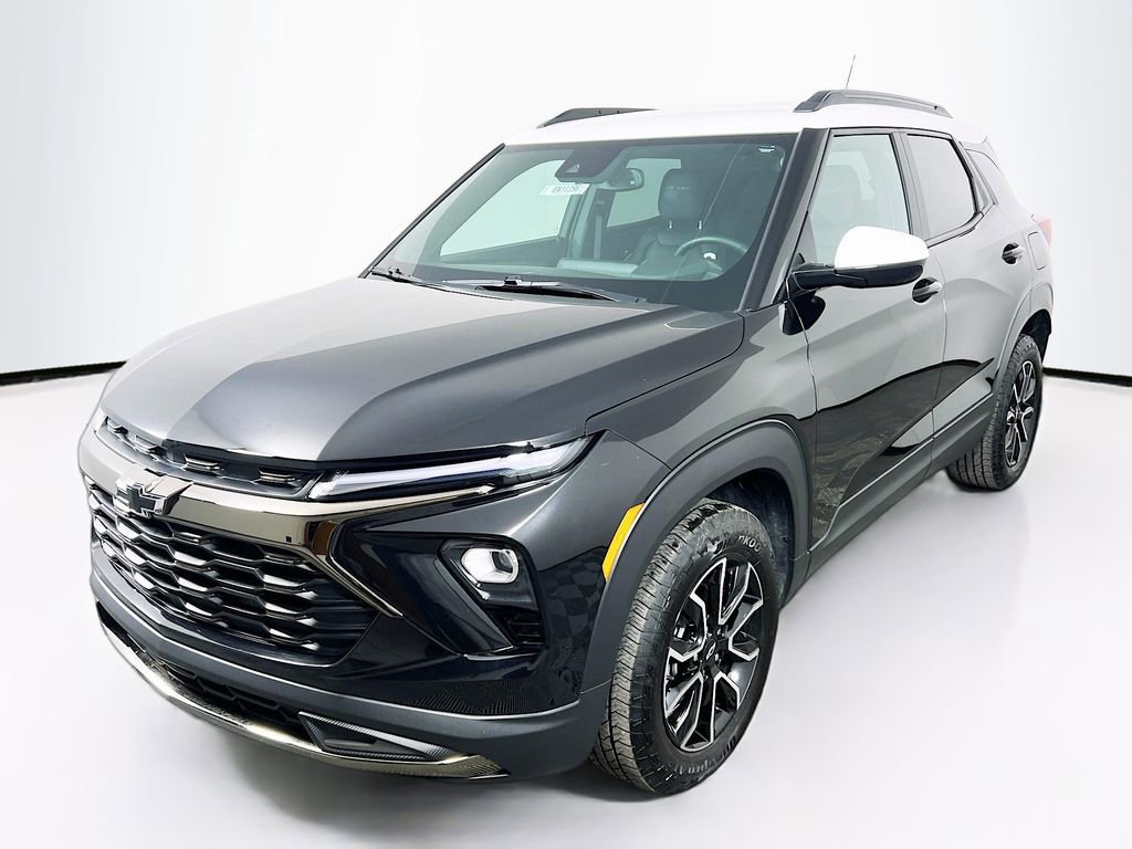 Used 2025 Chevrolet TrailBlazer ACTIV w/ Convenience Package image 3